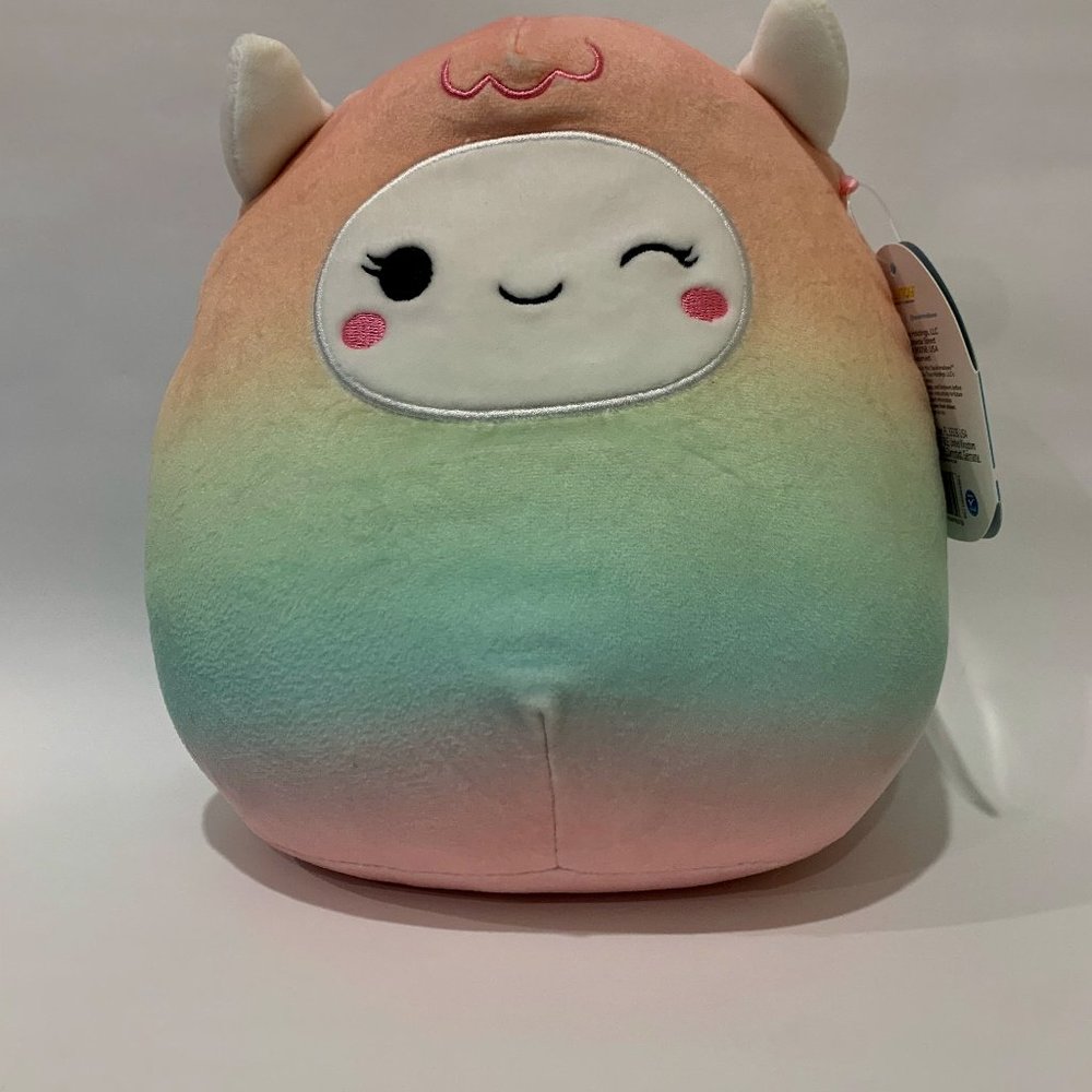 Yara the Yeti Squishmallow / Kelly Toys